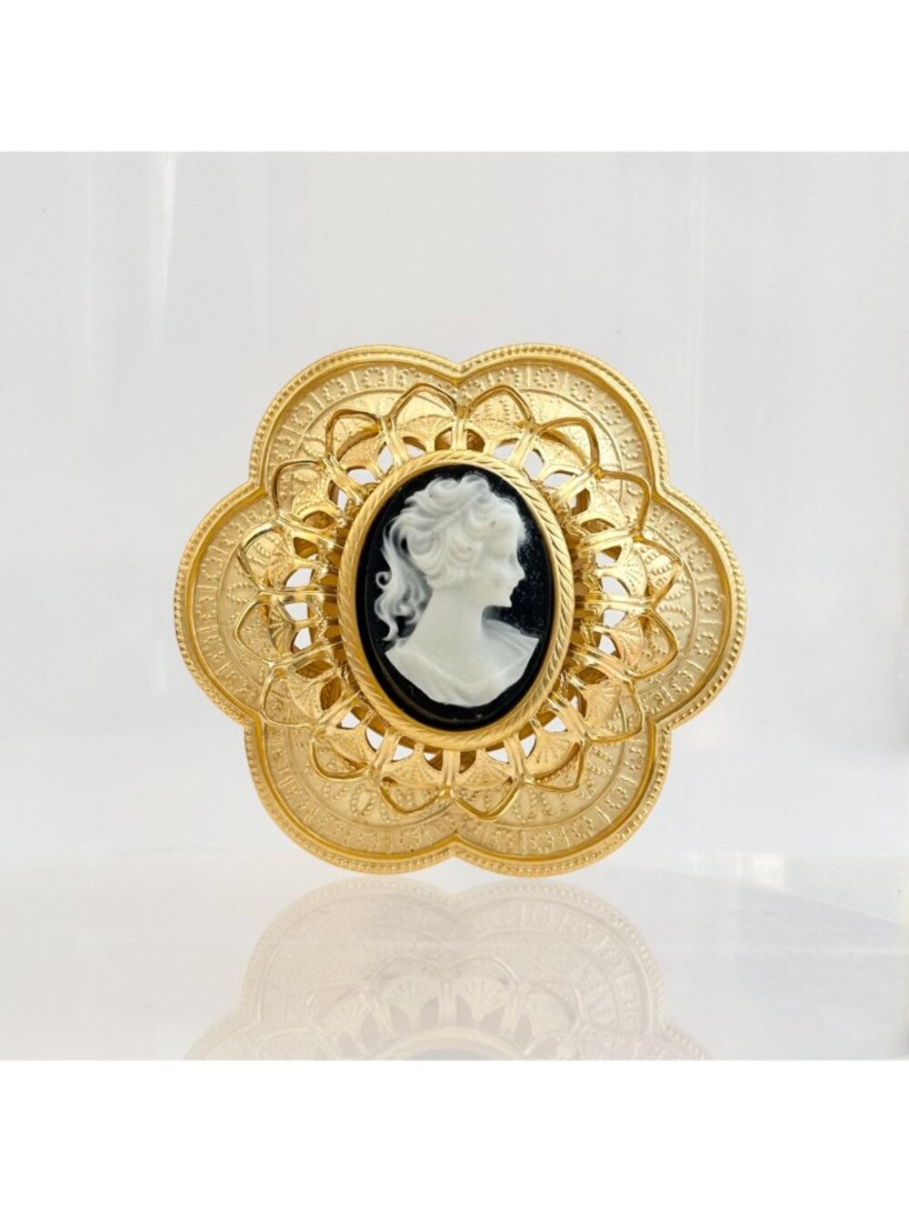 Black Cameo Accented Gold Scalloped Setting Vintage Costume Brooch | Lapel Pin - Picture 9 of 10